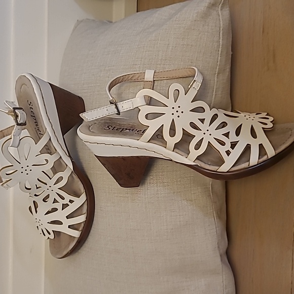 White leather sandals Stepwel Size 7 - Picture 3 of 3